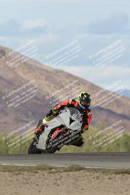 media/Nov-16-2025-Race Pace (Sun) [[8c5fa54630]]/Non Verified Riders (1st 20 Minutes)/7-Turn 9 Entry (210pm)/